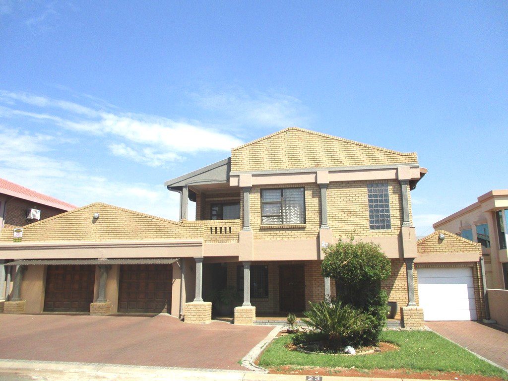 R 3 000 000.00 LENASIA, EXT 7 JustHomes